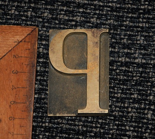 Messingbuchstabe initial - "p",