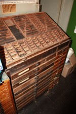 Antiker Druckereischrank mit