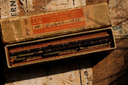 Prägeschrift hochkegel - prägeschrift,